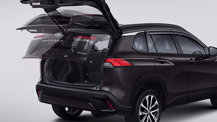 toyota-new-corolla-cross-gr-sport-back-door