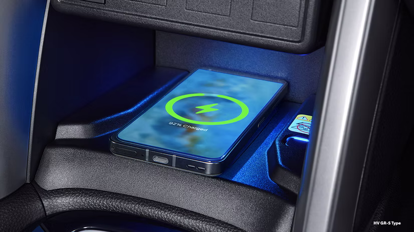 toyota-new-corolla-cross-gr-sport-mobile-charger