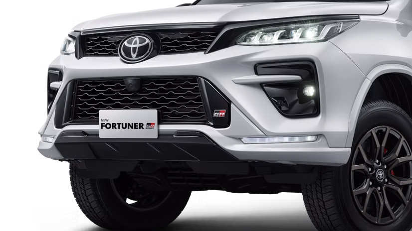 new-fortuner-gr-sport-gril
