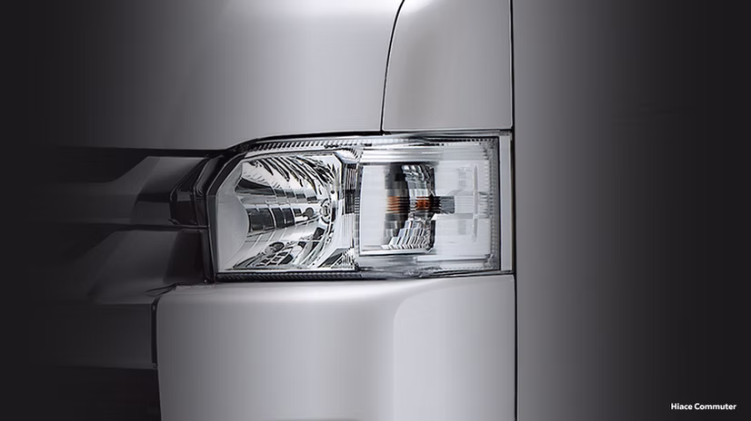 new-hi-ace-commuter-front-lamp